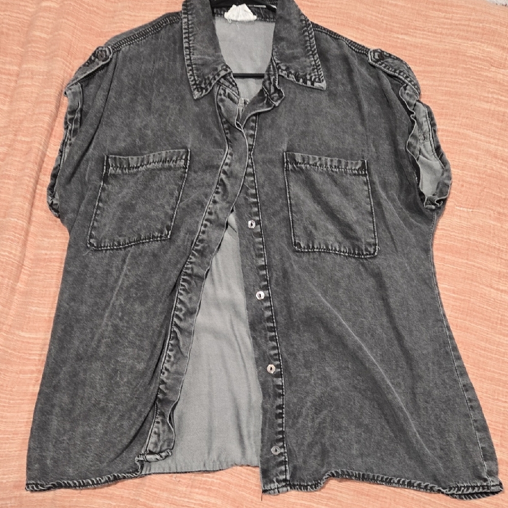 ANDREE BY UNIT Gray Sleeveless Button Down Shirt